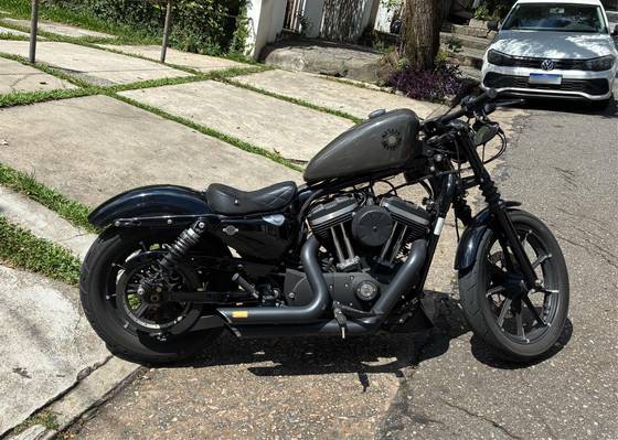 HARLEY-DAVIDSON SPORTSTER IRON 883 